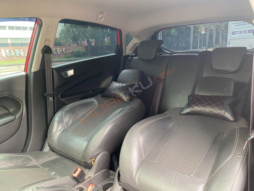 Mobil Ford Fiesta 2013