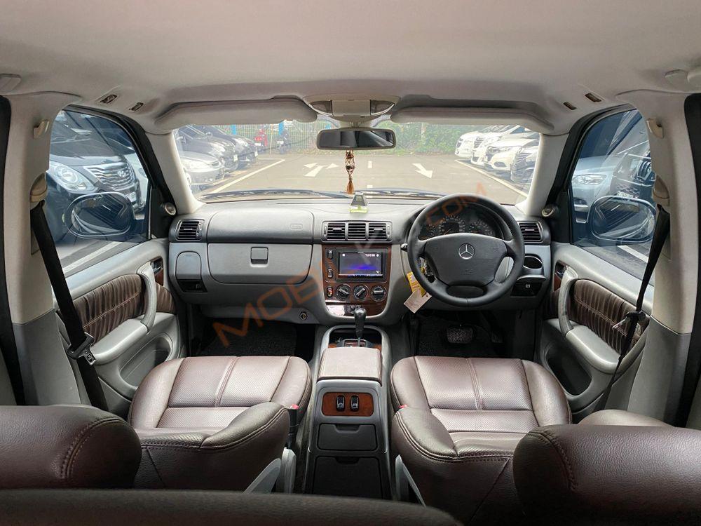 Mobil Mercedes-Benz ML 2002