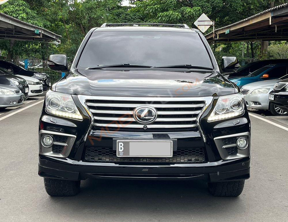 Mobil Lexus LX 2014