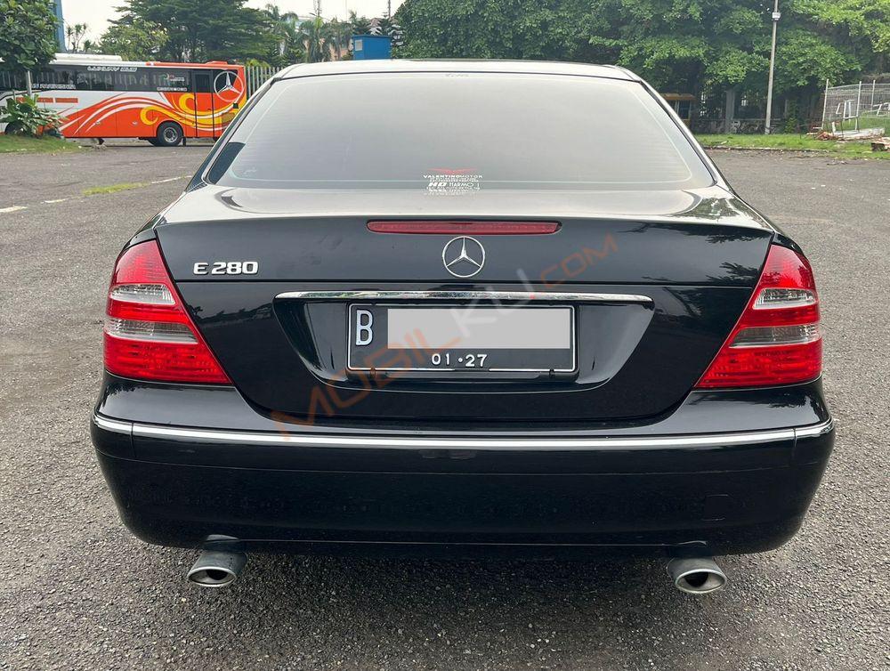 Mobil Mercedes-Benz E-Class 2006