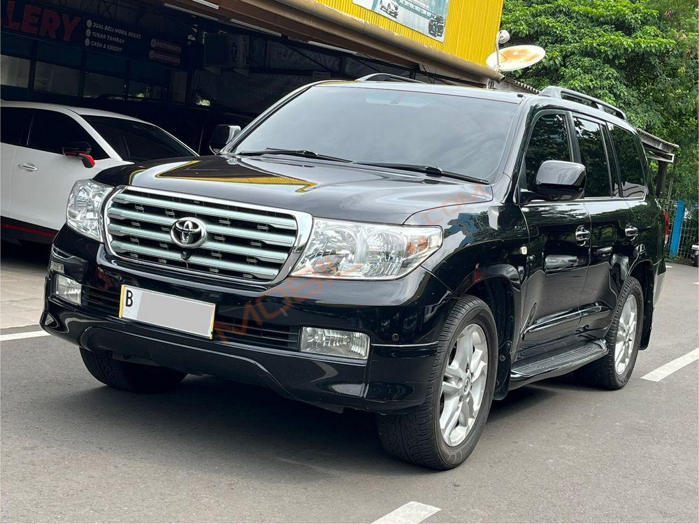 Mobil Toyota Land Cruiser 2010