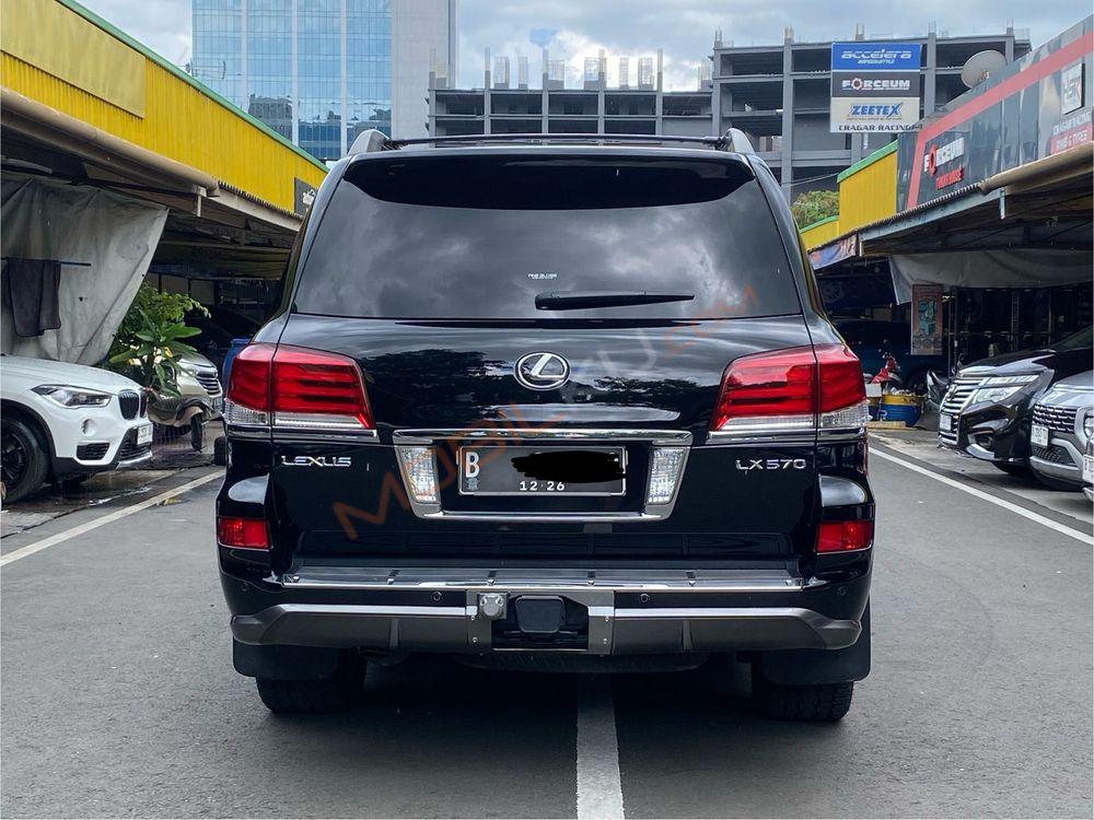 Mobil Lexus LX 2014