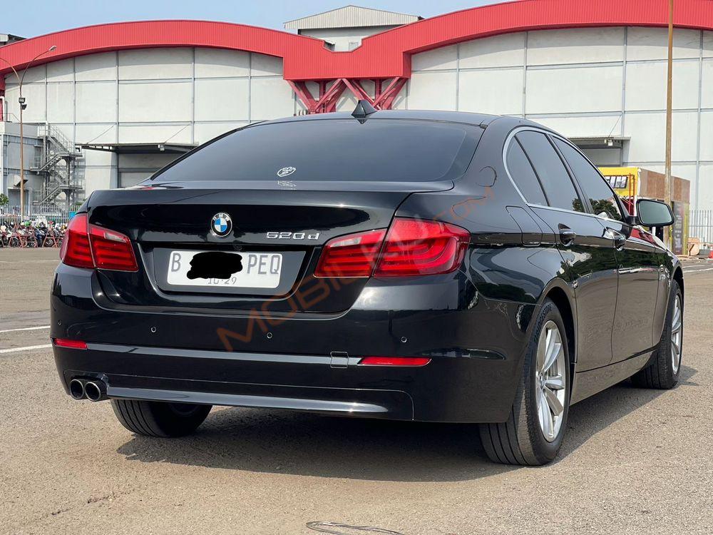 Mobil BMW 5 Series 2013