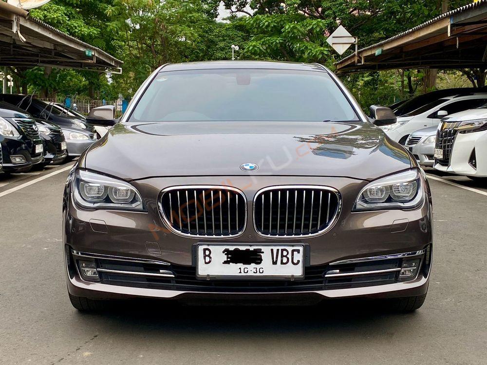 Mobil BMW 7 Series 2013