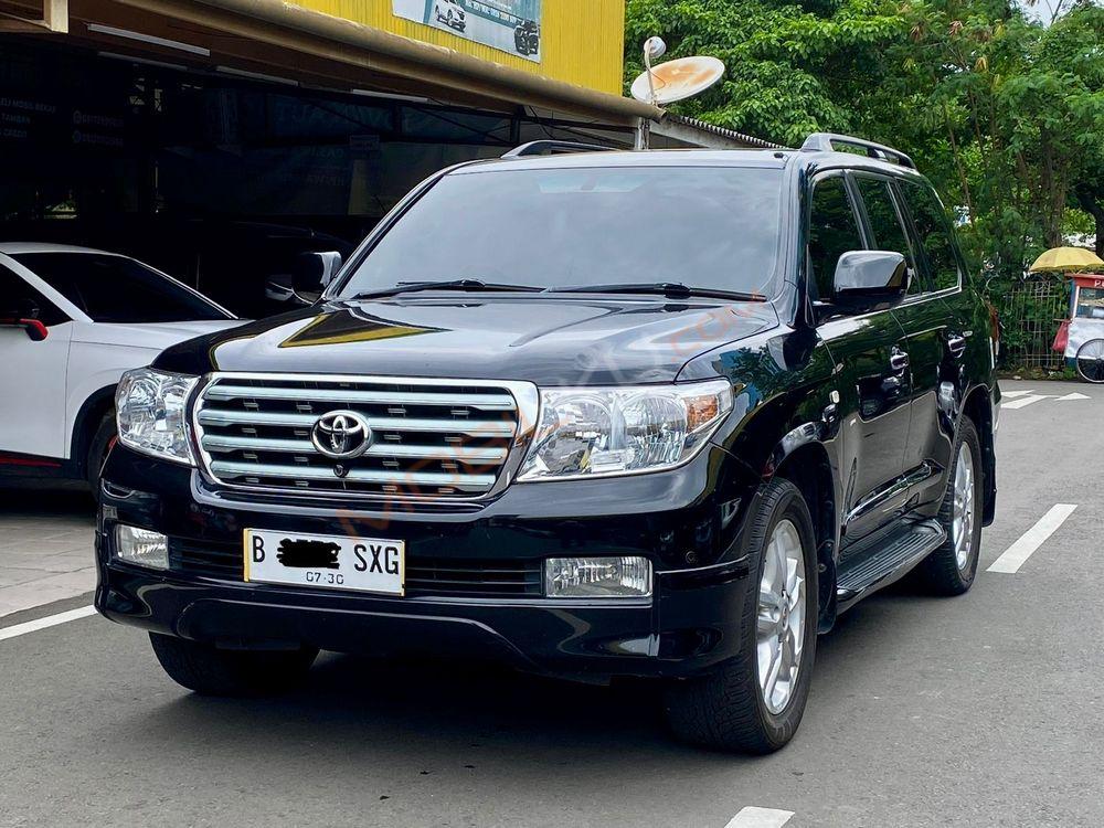 Mobil Toyota Land Cruiser 2010