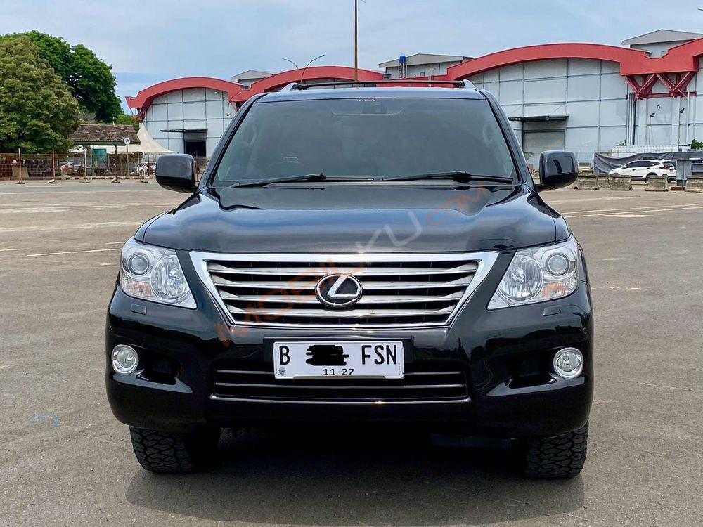 Mobil Lexus LX 2011
