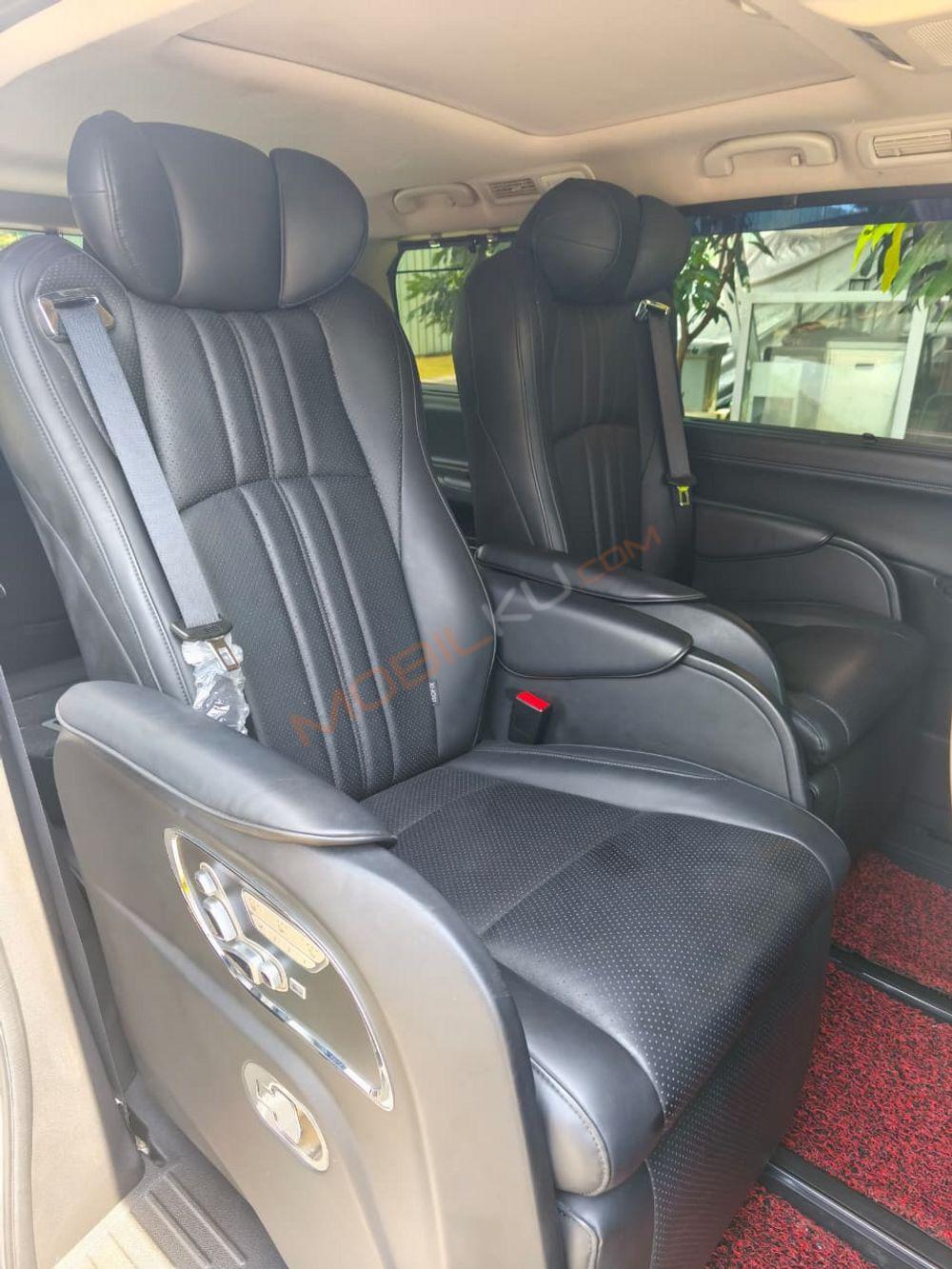 Mobil Nissan Elgrand 2014