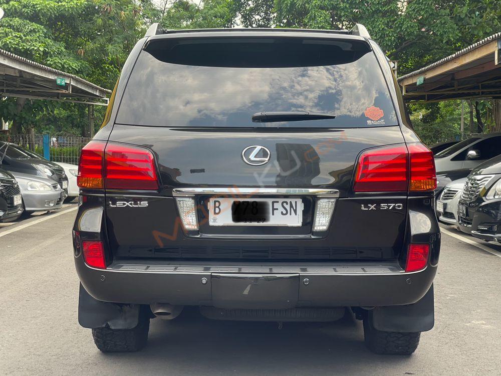 Mobil Lexus LX 2011