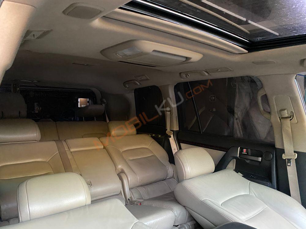 Mobil Toyota Land Cruiser 2010
