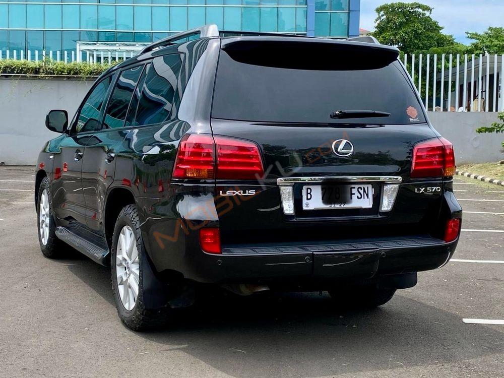 Mobil Lexus LX 2011