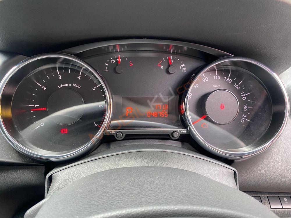 Mobil Peugeot 3008 2016