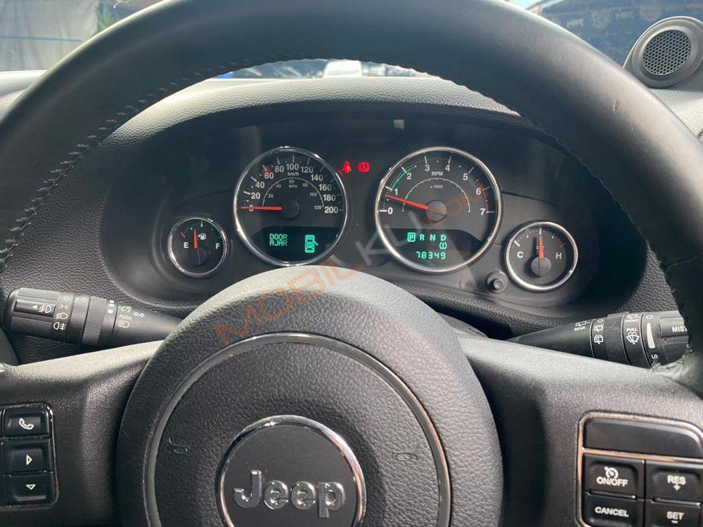 Mobil Jeep Wrangler 2011