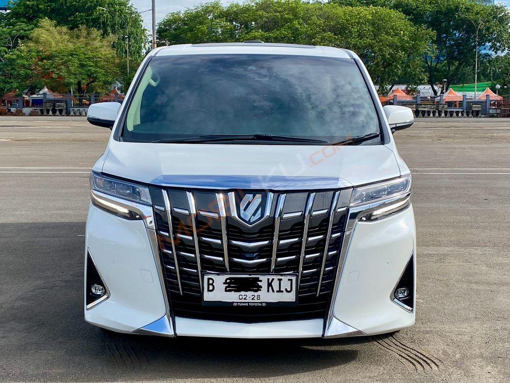 Mobil Toyota Alphard 2022