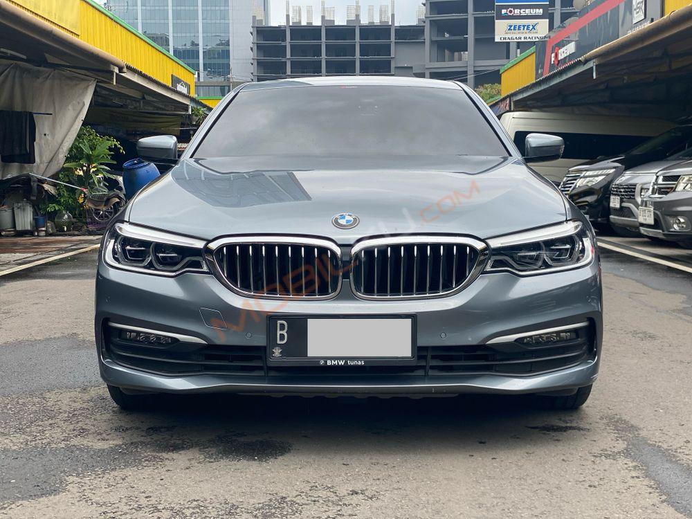 Mobil BMW 5 Series 2020