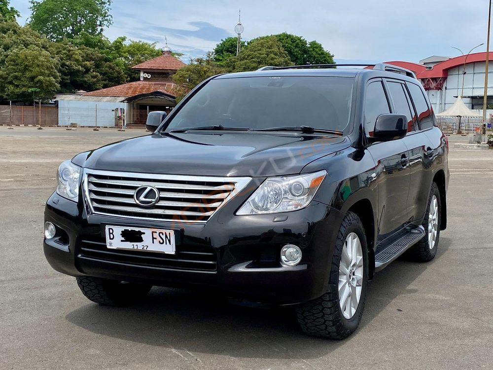 Mobil Lexus LX 2011