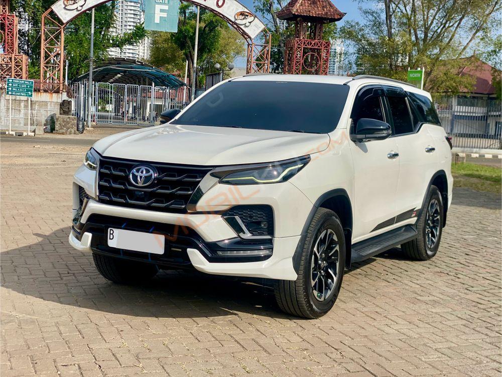 Mobil Toyota Fortuner 2022