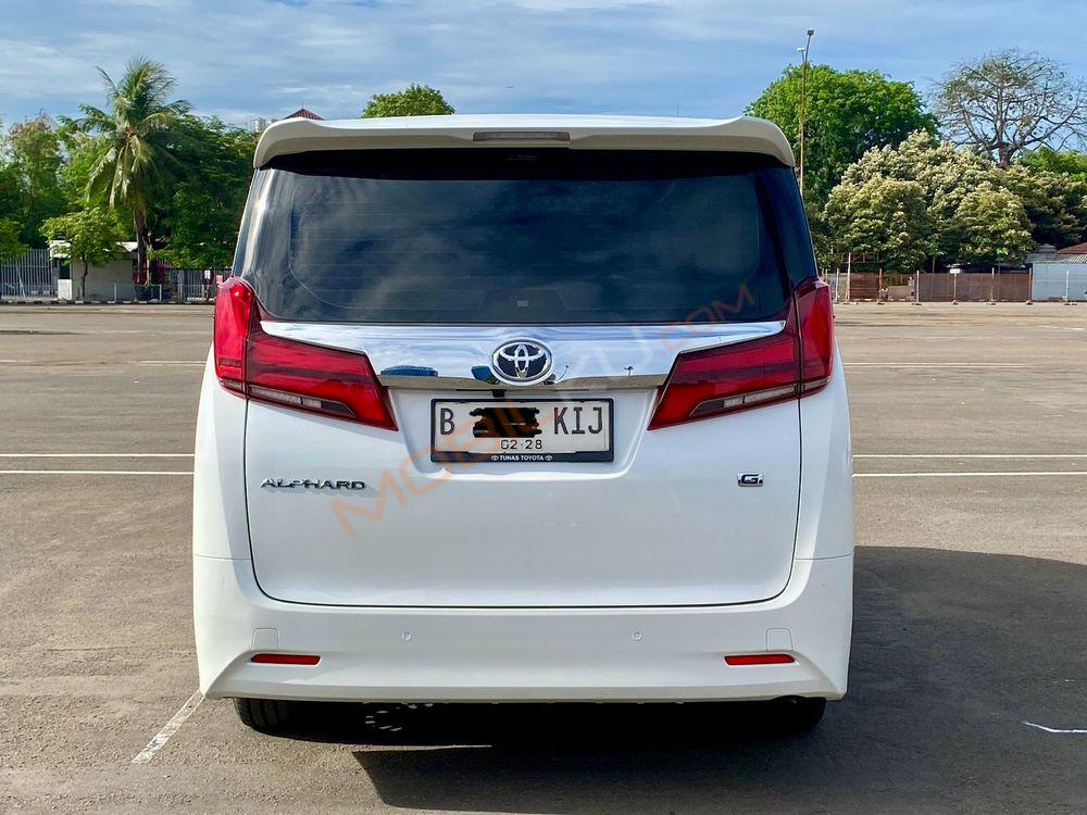 Mobil Toyota Alphard 2022