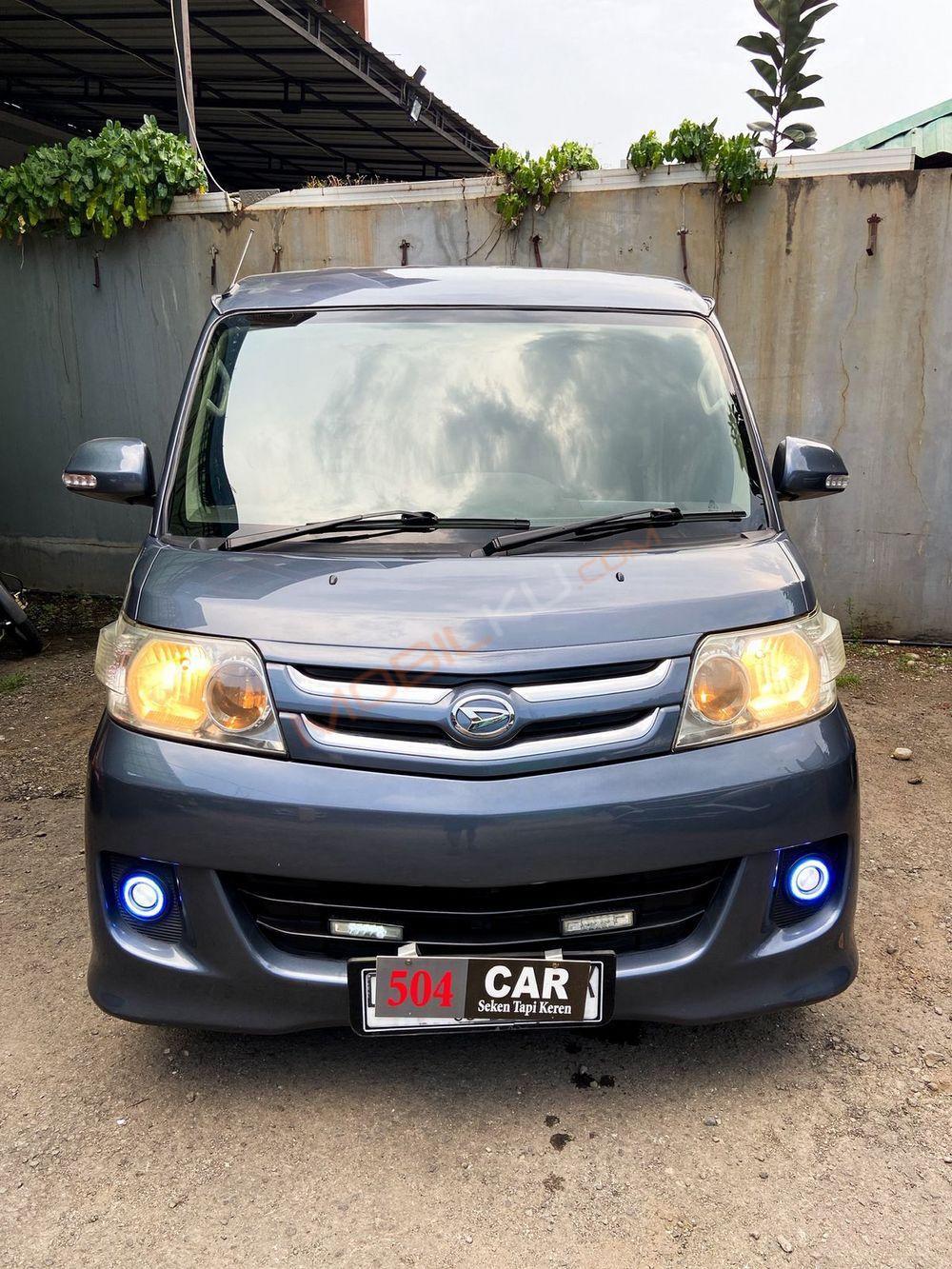 Mobil Daihatsu Luxio 2012