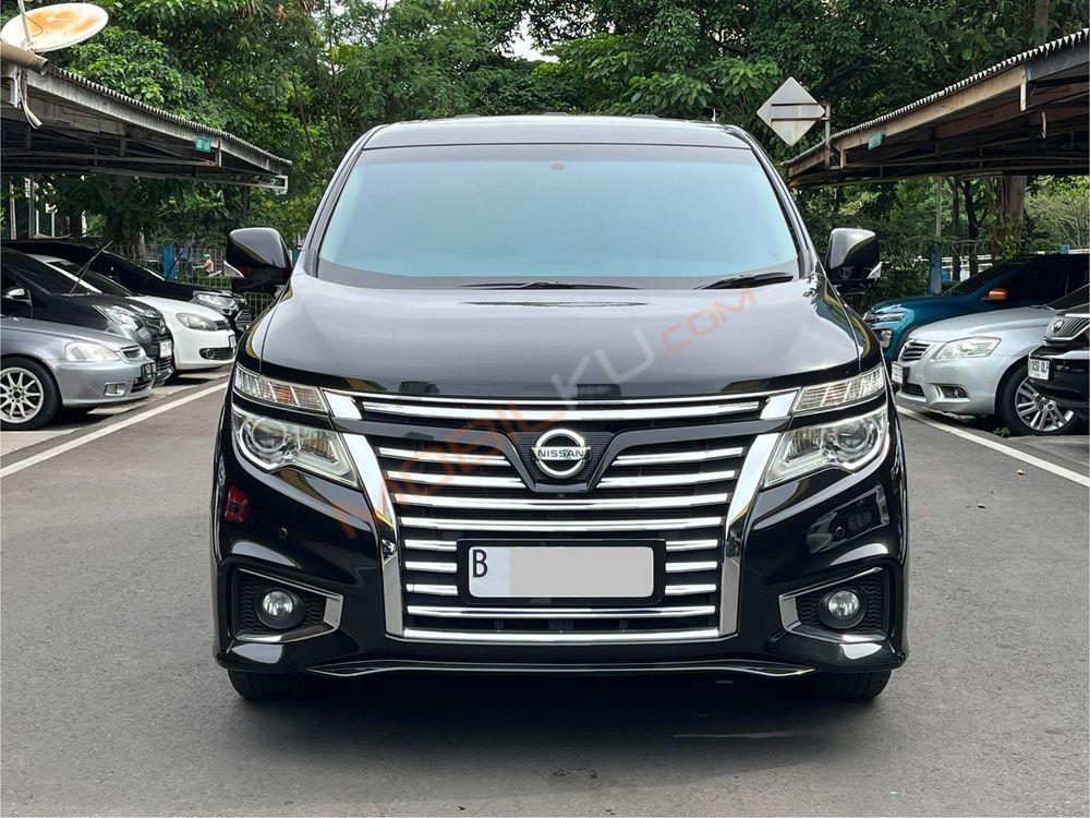 Mobil Nissan Elgrand 2014