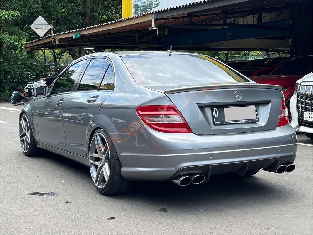 Mobil Mercedes-Benz C-Class 2011