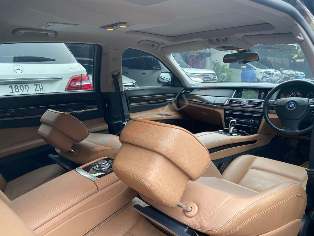 Mobil BMW 7 Series 2013