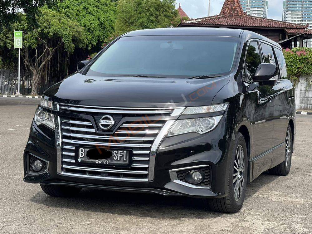 Mobil Nissan Elgrand 2014