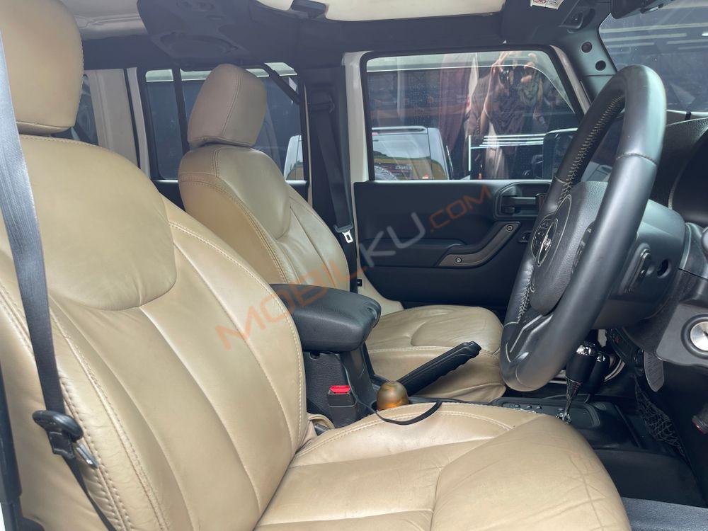 Mobil Jeep Wrangler 2011