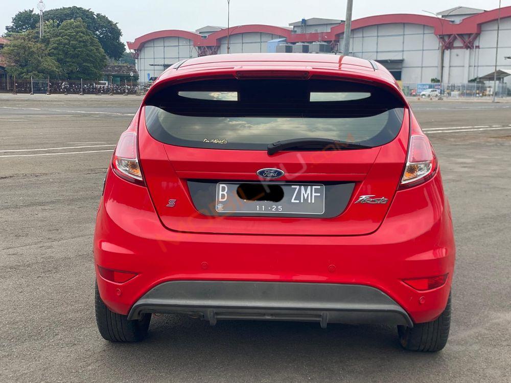 Mobil Ford Fiesta 2013