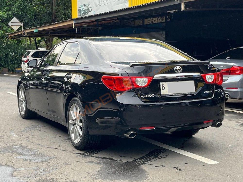 Mobil Toyota Mark X 2012