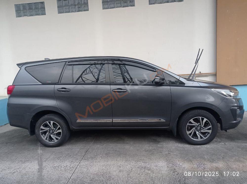 Mobil Toyota Kijang Innova 2021