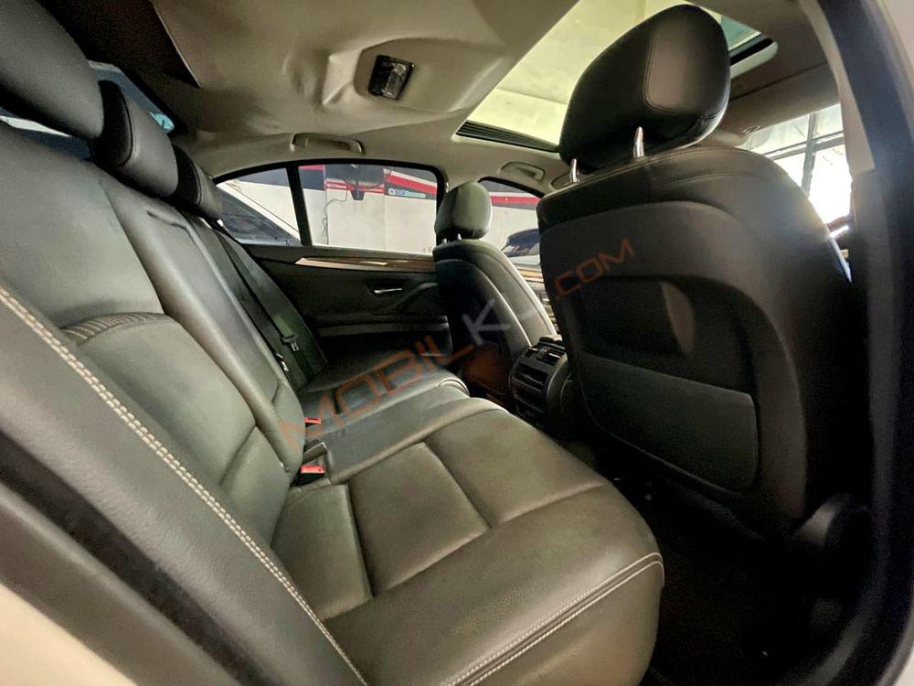 Mobil BMW 5 Series 2014