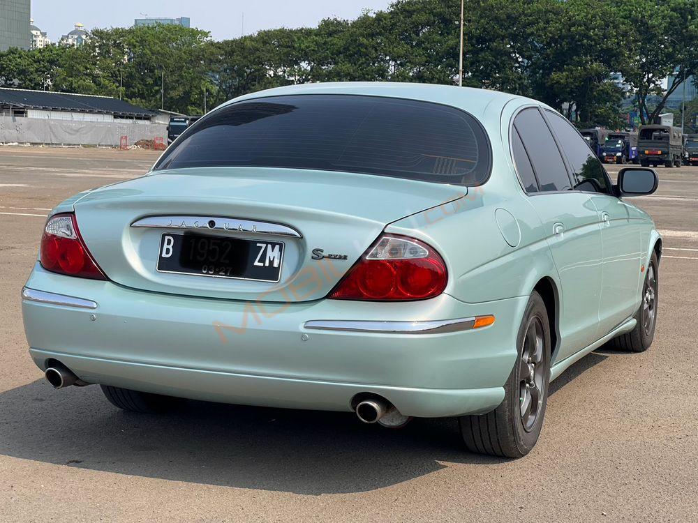 Mobil Jaguar S-Type 2002