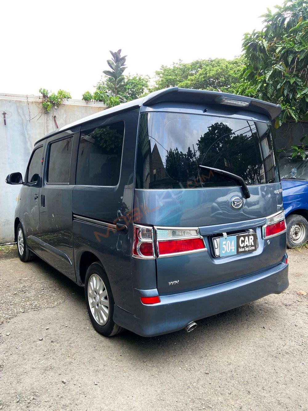 Mobil Daihatsu Luxio 2012