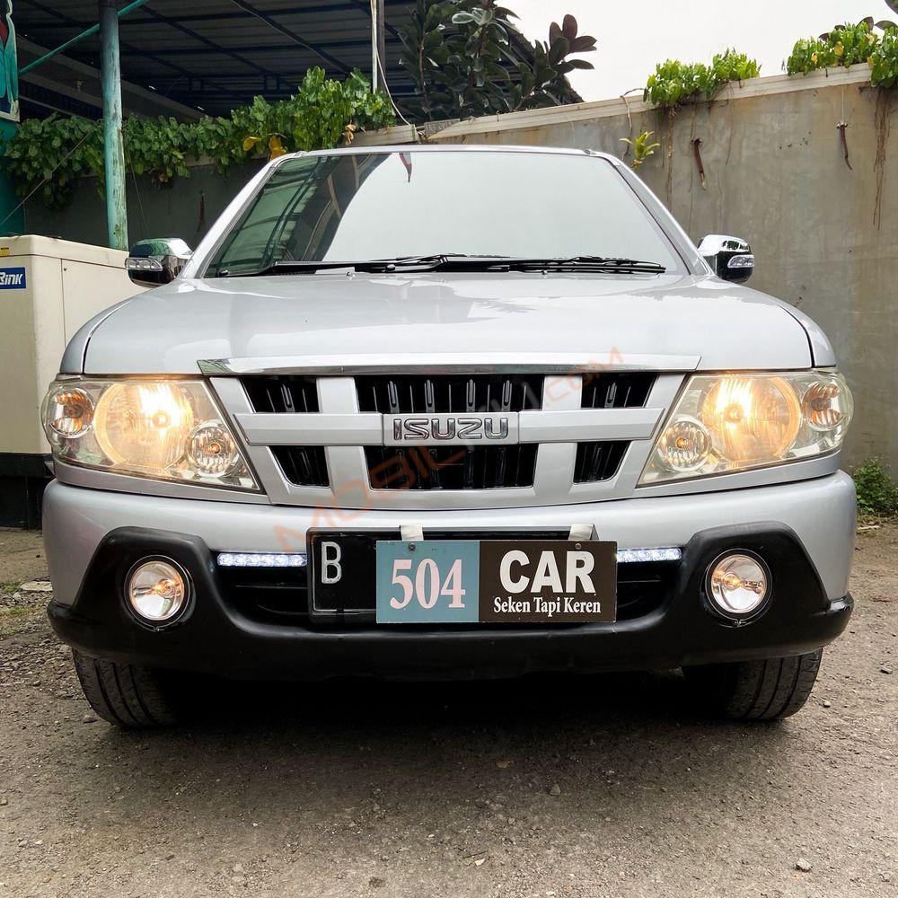 Mobil Isuzu Panther 2012