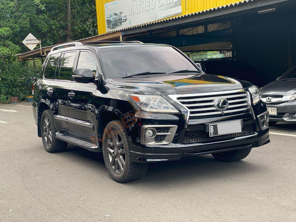 Mobil Lexus LX 2014