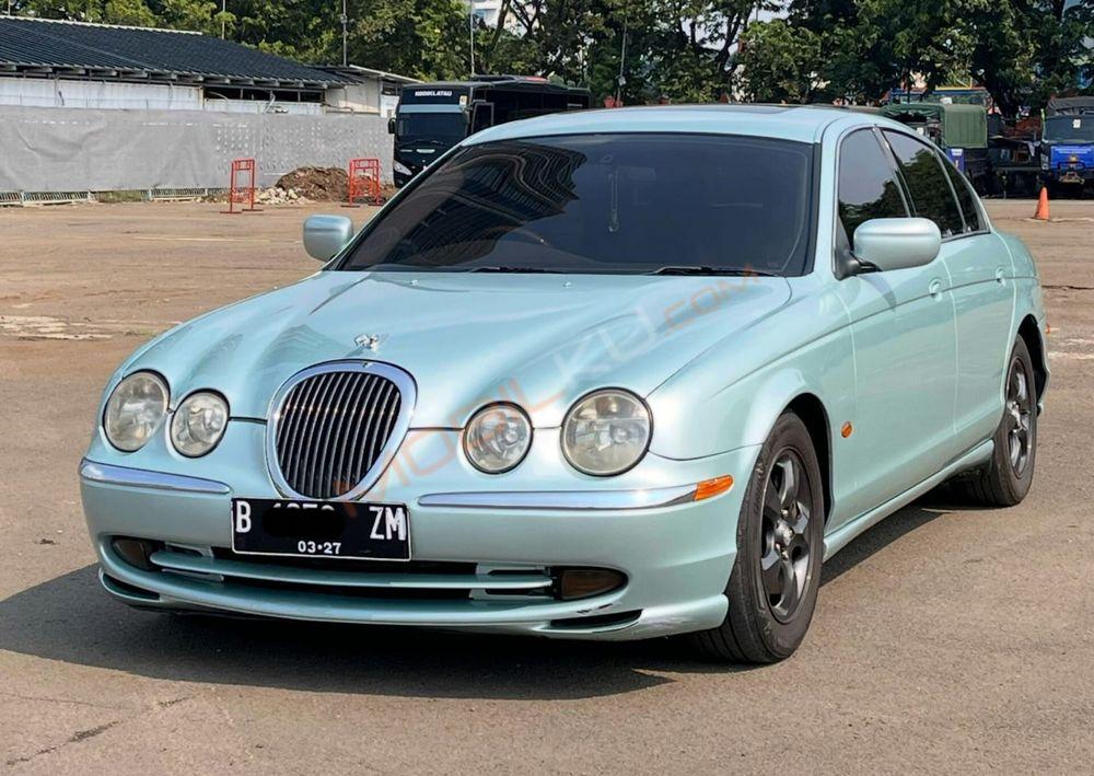 Mobil Jaguar S-Type 2002