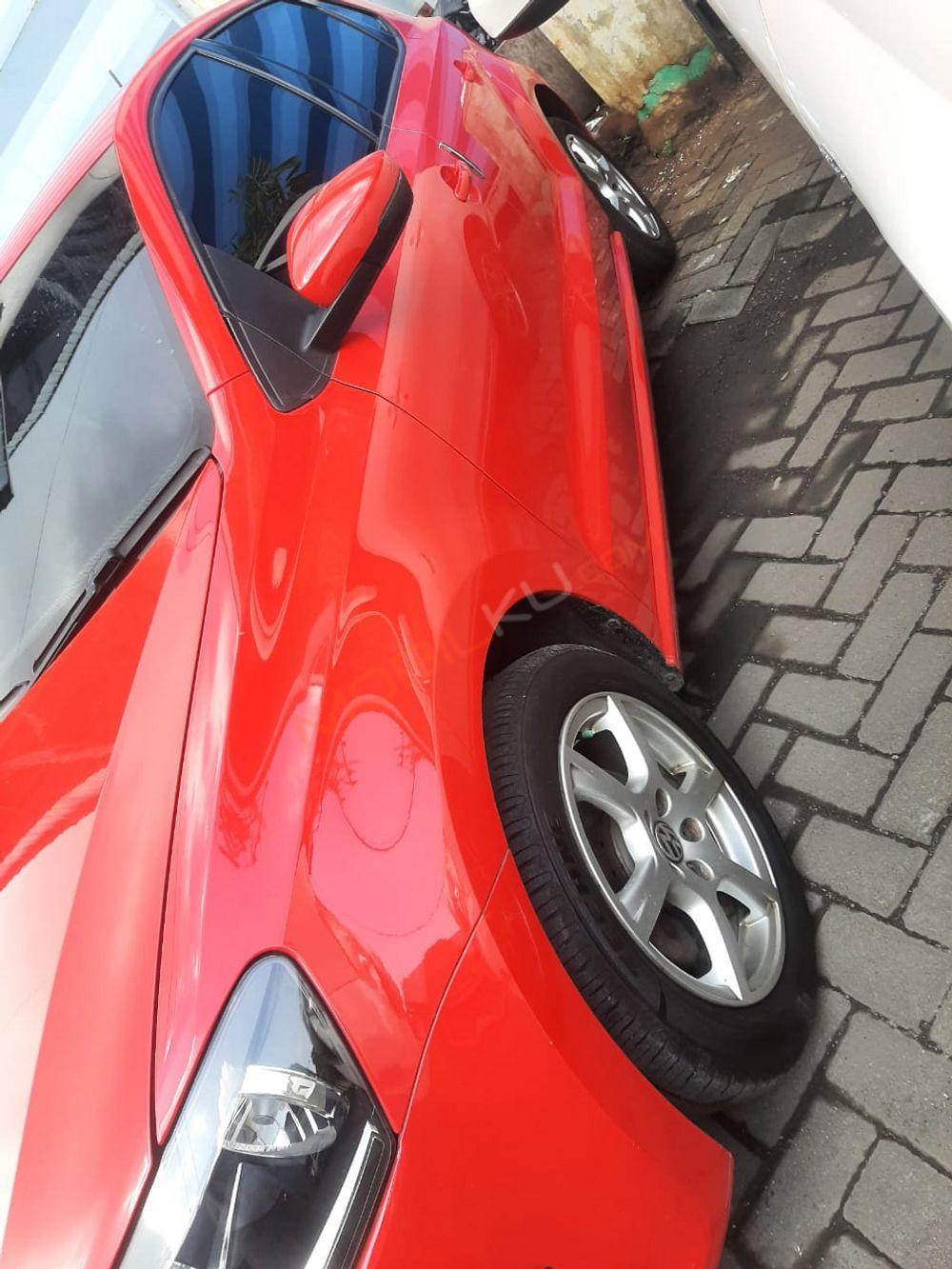 Mobil Volkswagen Polo 2013