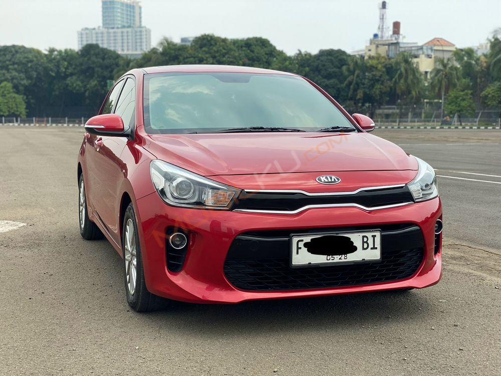 Mobil Kia Rio 2017