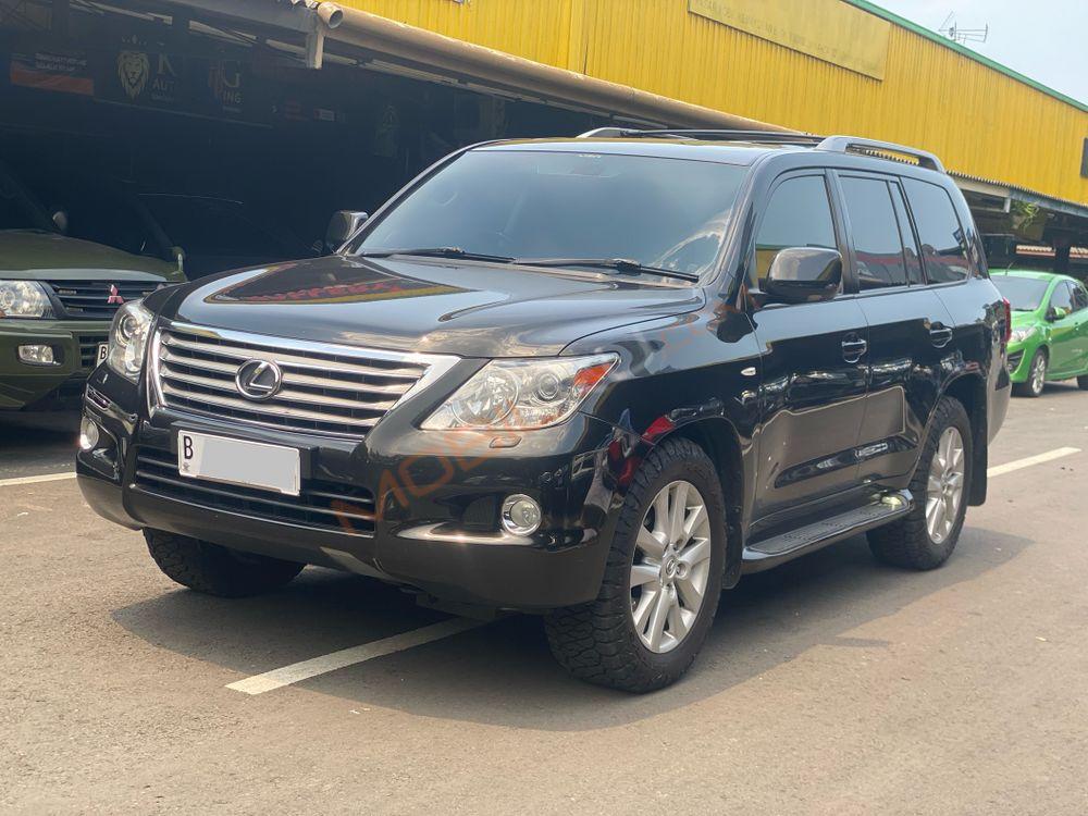 Mobil Lexus LX 2011