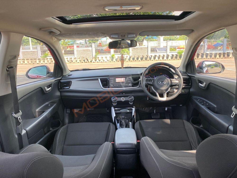 Mobil Kia Rio 2017