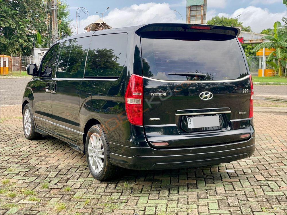 Mobil Hyundai H-1 2015