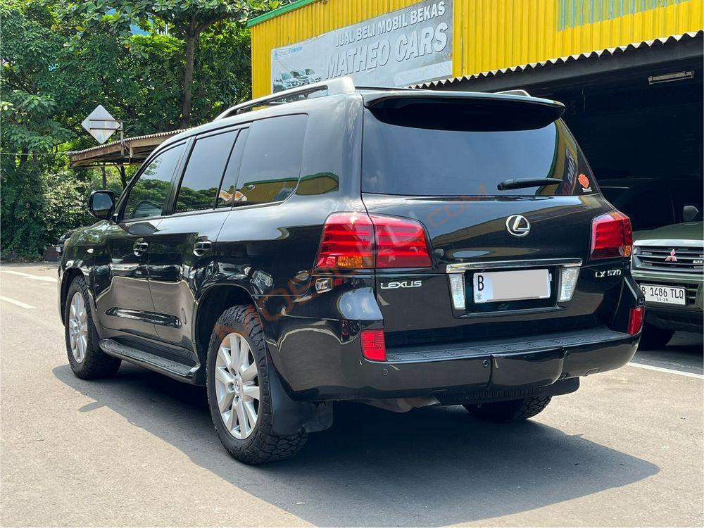 Mobil Lexus LX 2011
