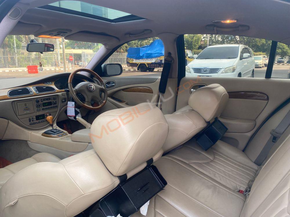 Mobil Jaguar S-Type 2002