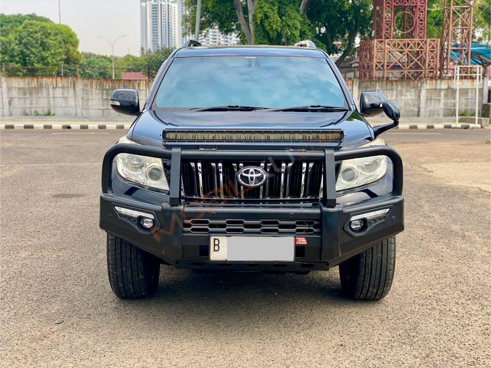 Mobil Toyota Land Cruiser 2013