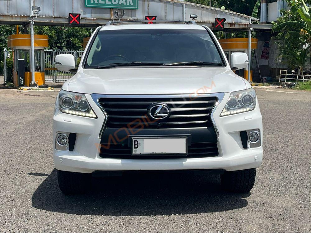 Mobil Lexus LX 2013