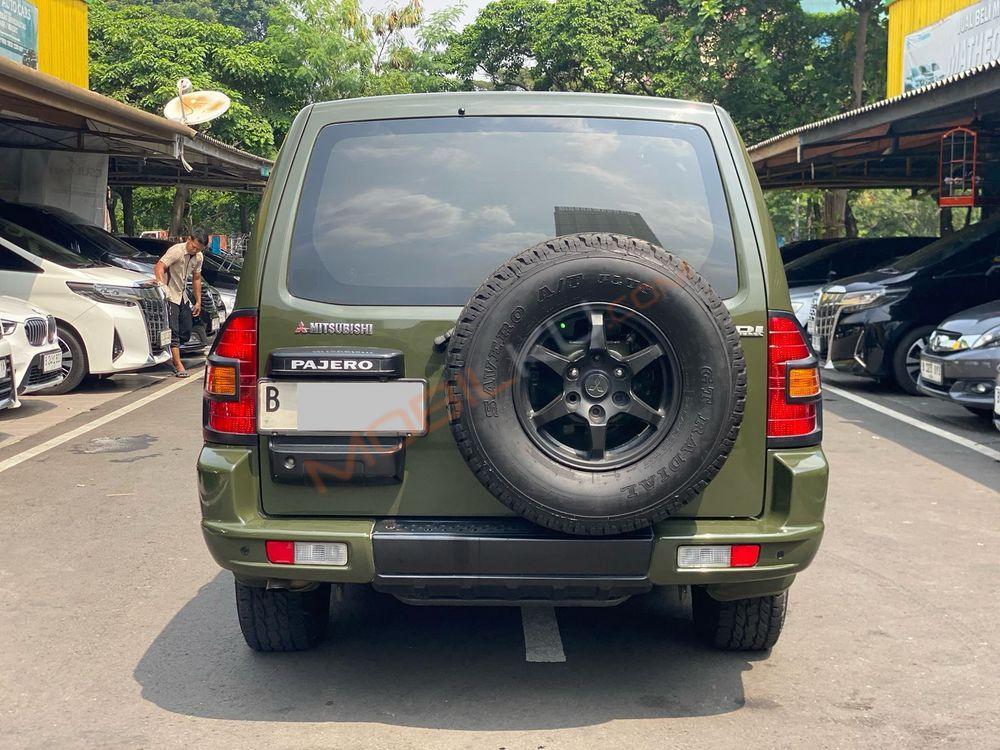 Mobil Mitsubishi Pajero 2001