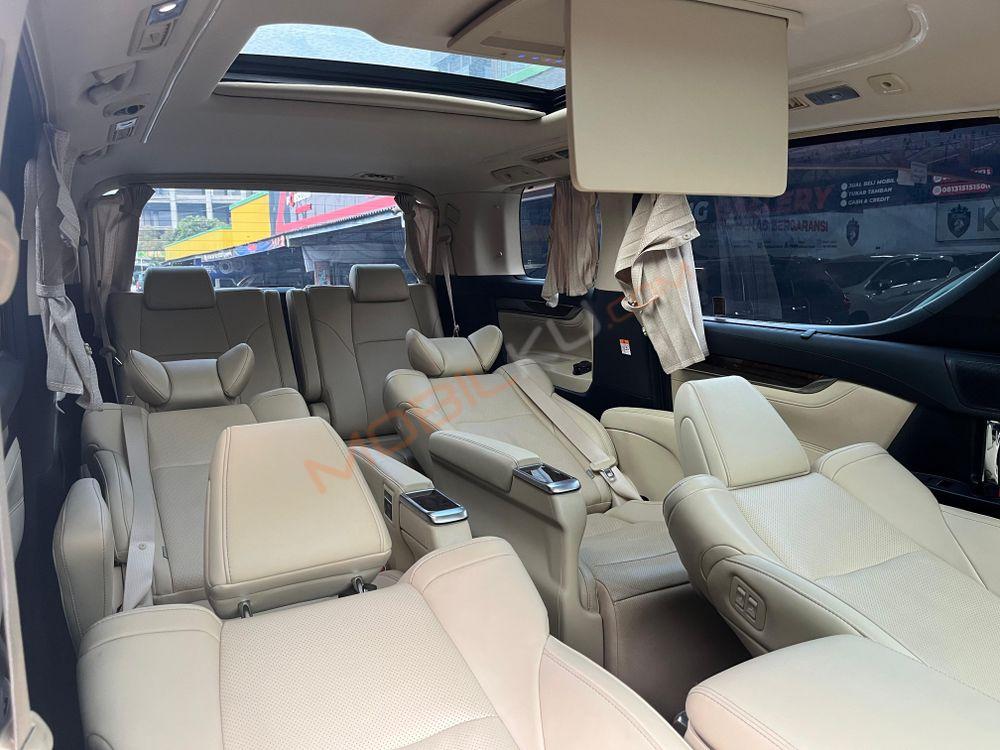 Mobil Toyota Alphard 2022