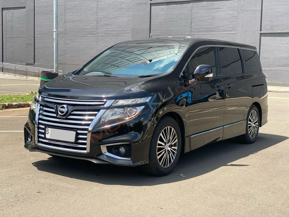 Mobil Nissan Elgrand 2014