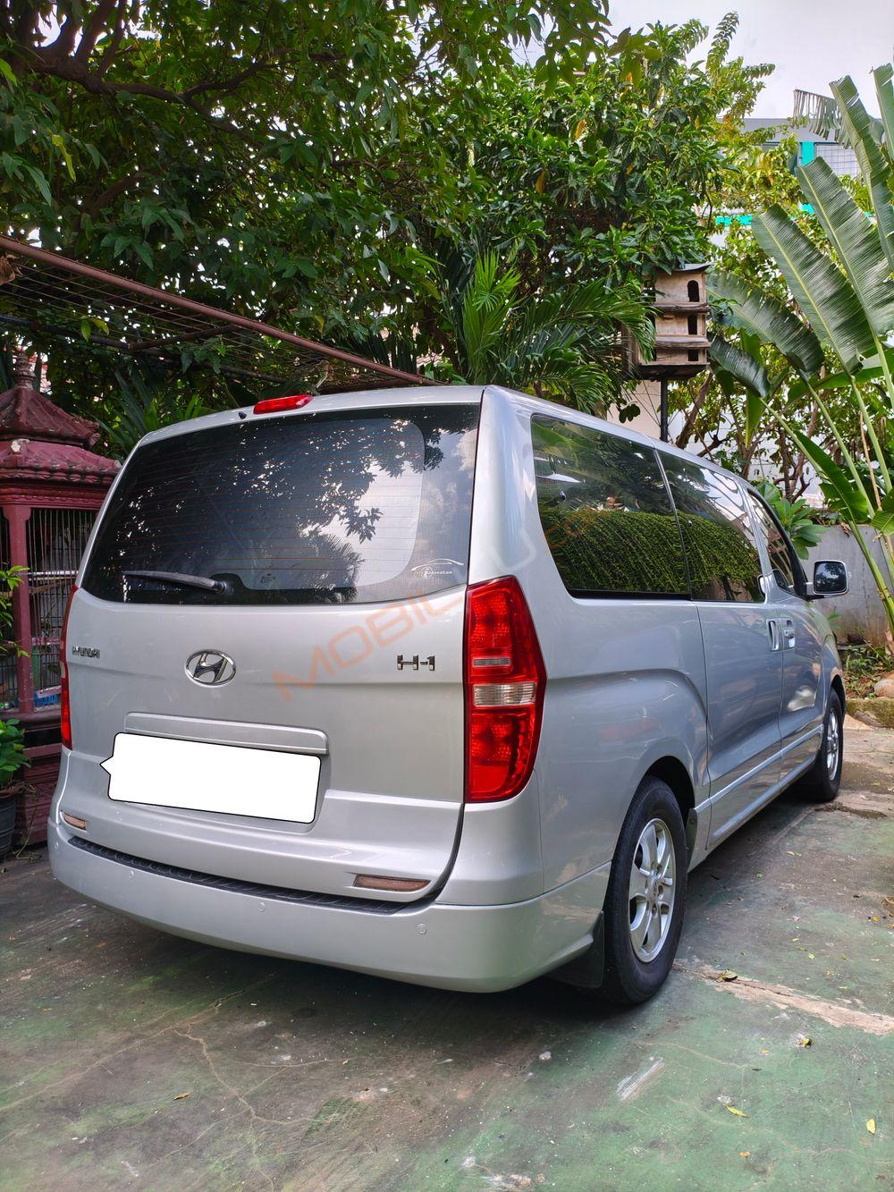 Mobil Hyundai H-1 2013