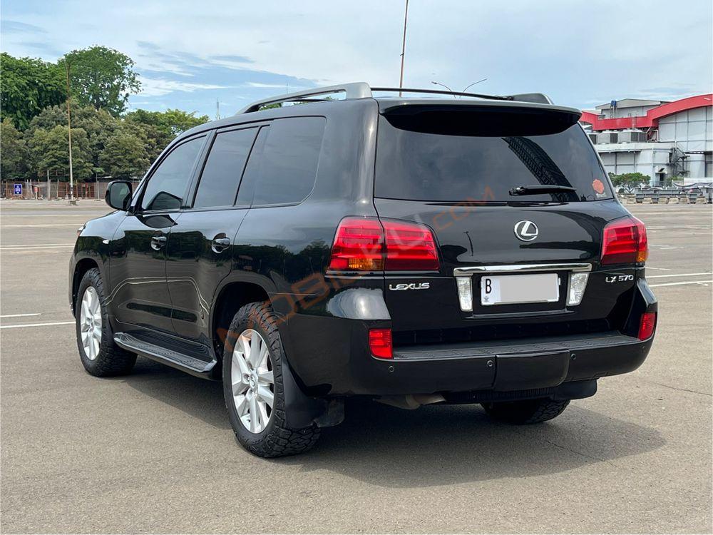 Mobil Lexus LX 2011